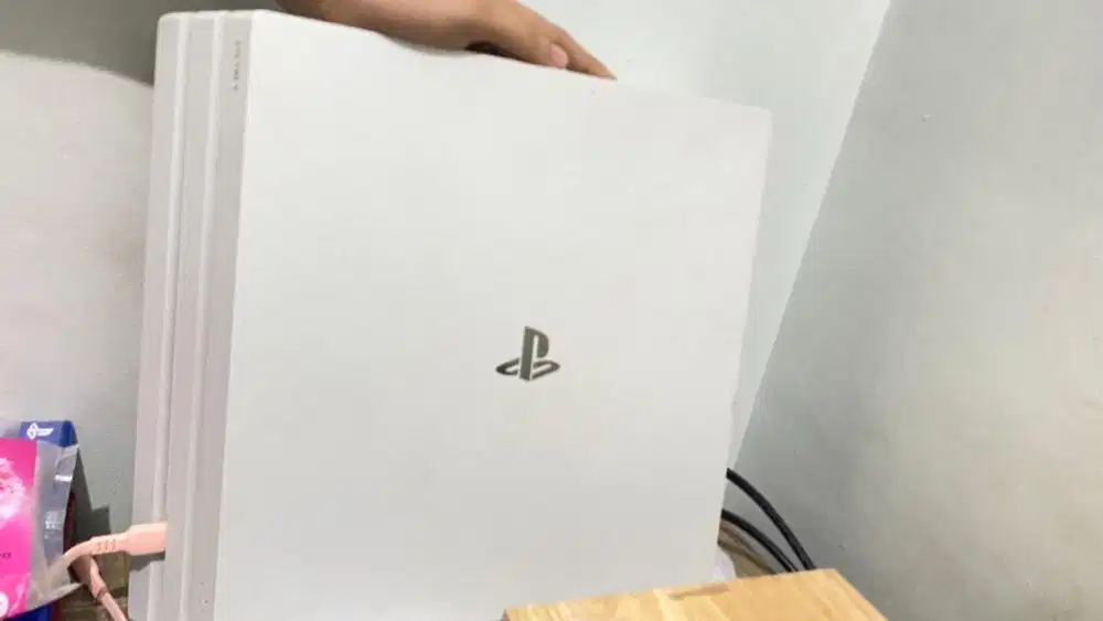 PS4 Pro 1 TB (72) Lengkap