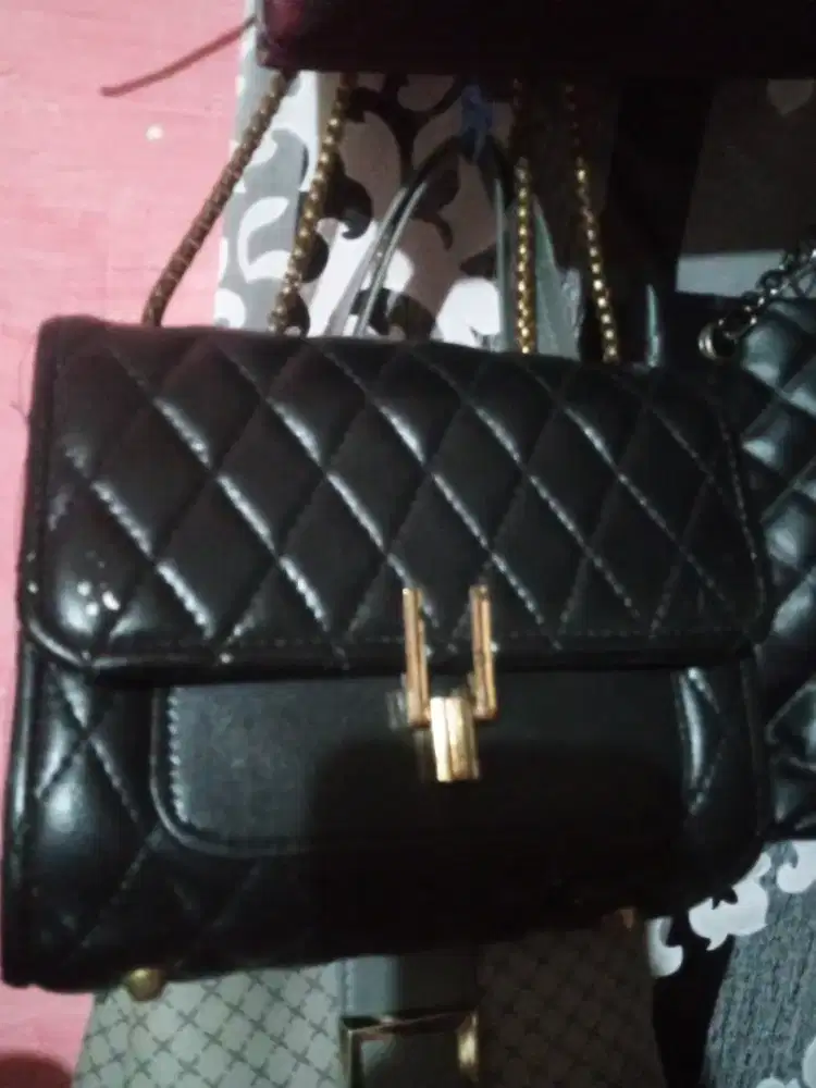 Jarang di pake masih bagus tasnya