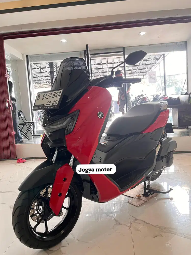 (B) Yamaha nmax neo tahun 2025 km istimewa