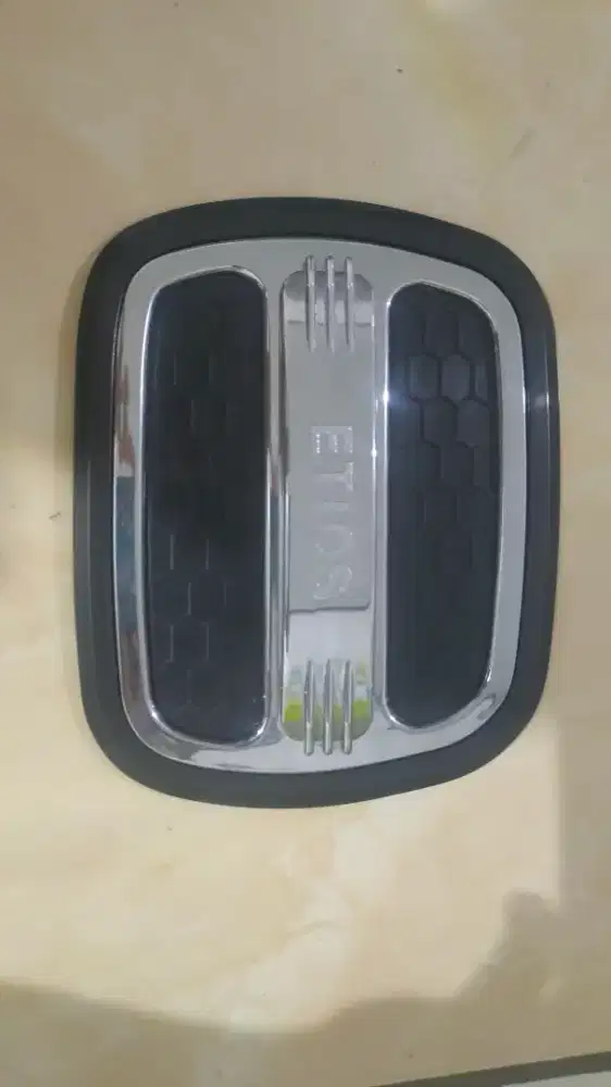 Tutup Tangki Bensin Etios Luxury Black Chrome