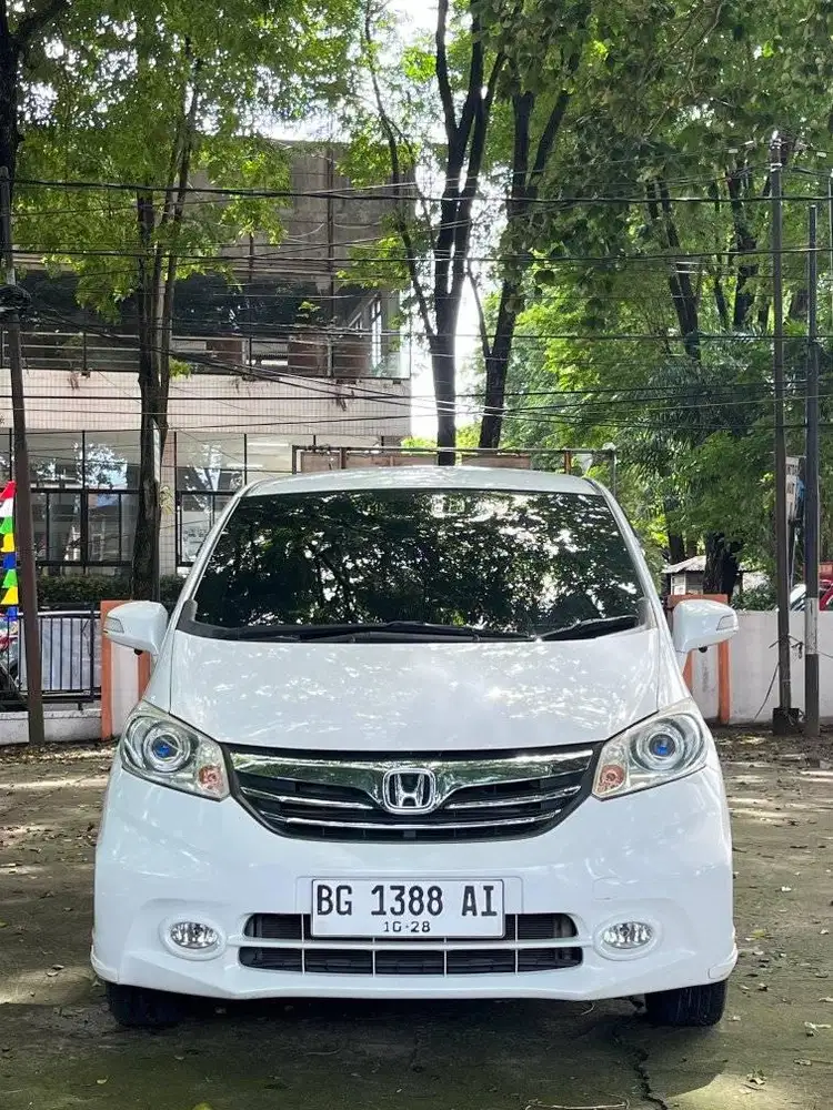 HONDA FREED 1.5 E AT 2013