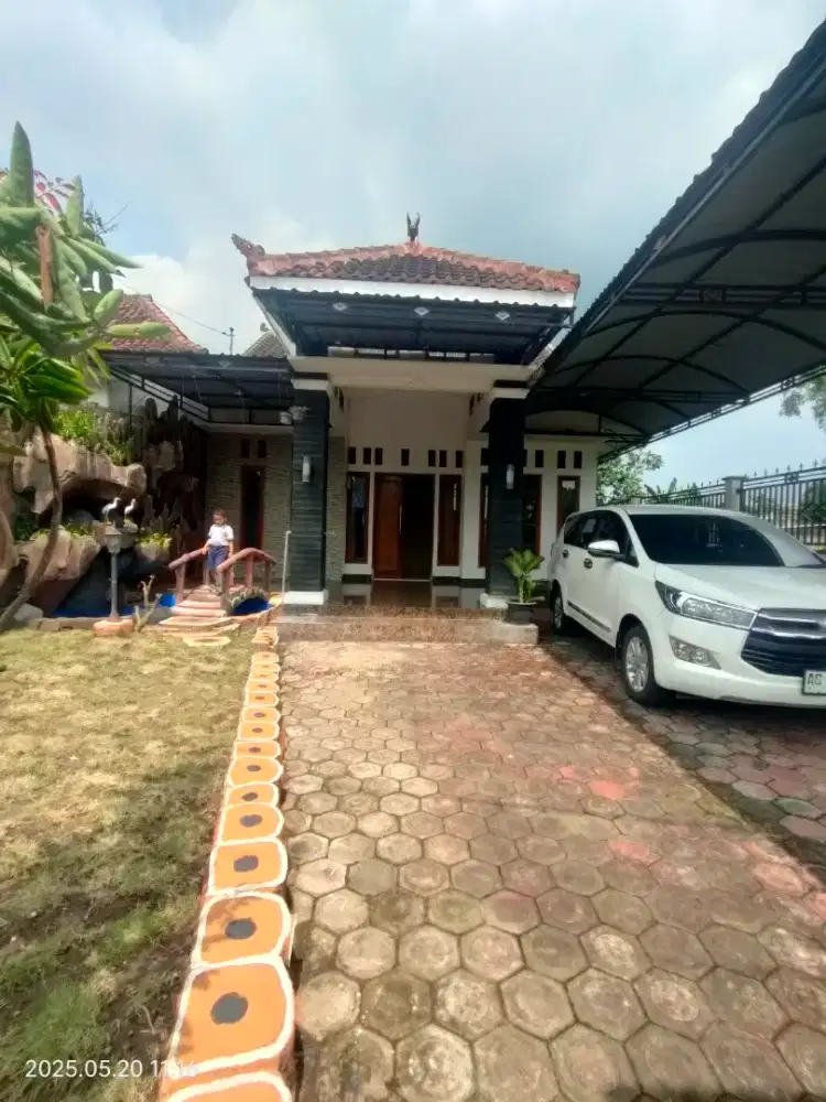 Rumah Dijual 6Kamar dan 3 KM Sugihwaras Nganjuk