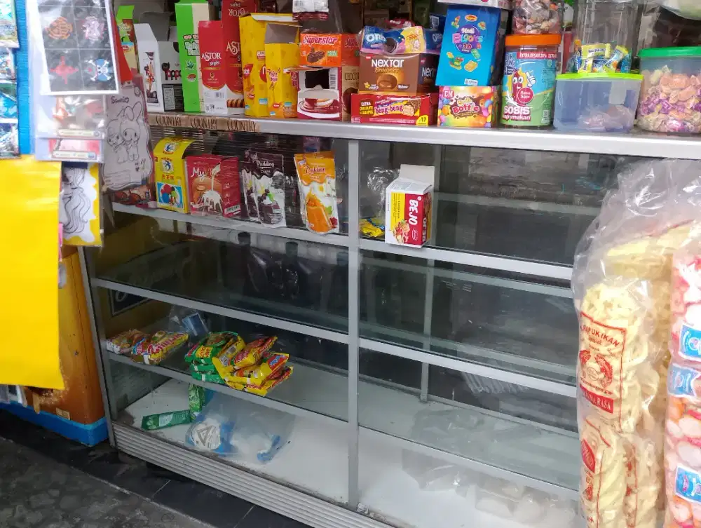 Etalase warung sembako