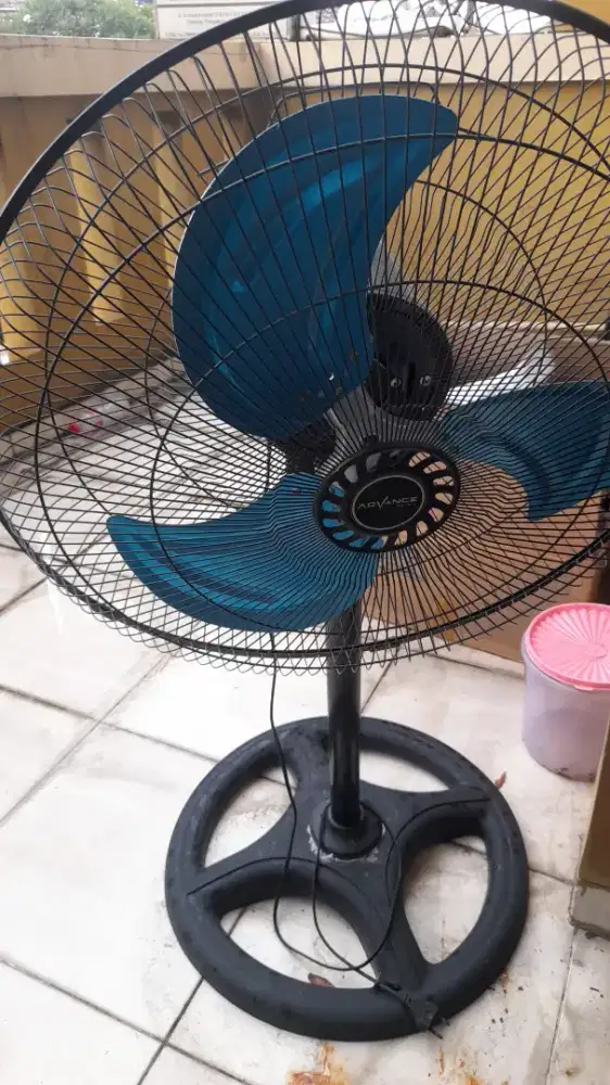 Kipas Angin Berdiri Advance