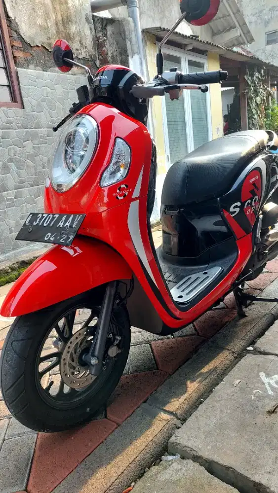 Scoopy merah 2022