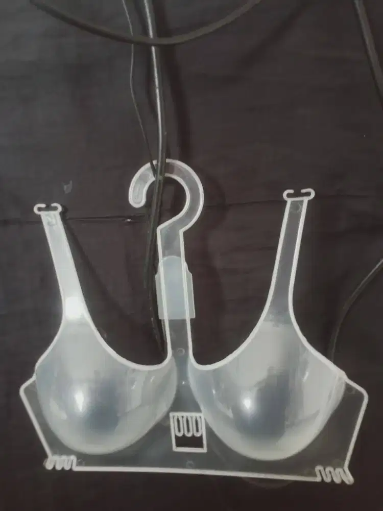 hanger bra bentuk cup