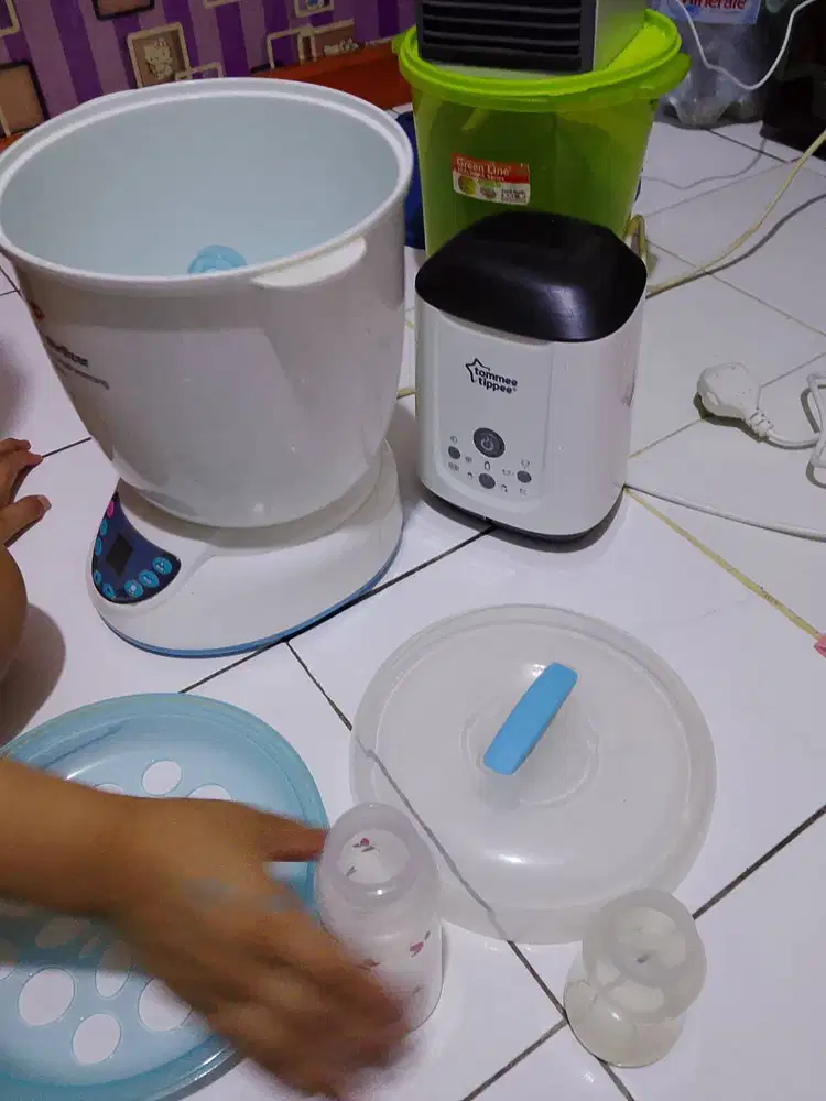 Alat sterilisasi botol dan pemanas asi