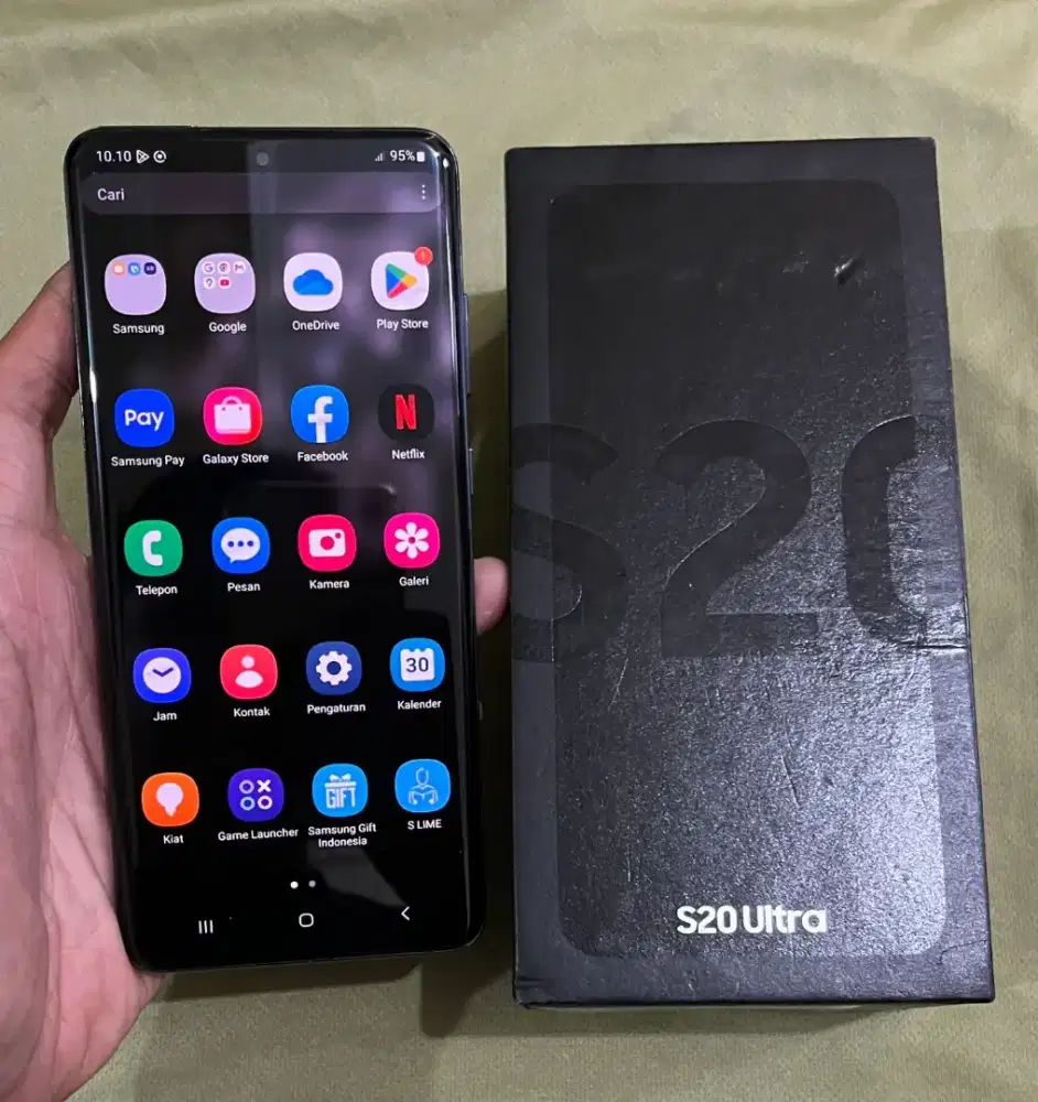 Samsung galaxy S20 ultra 
12/128