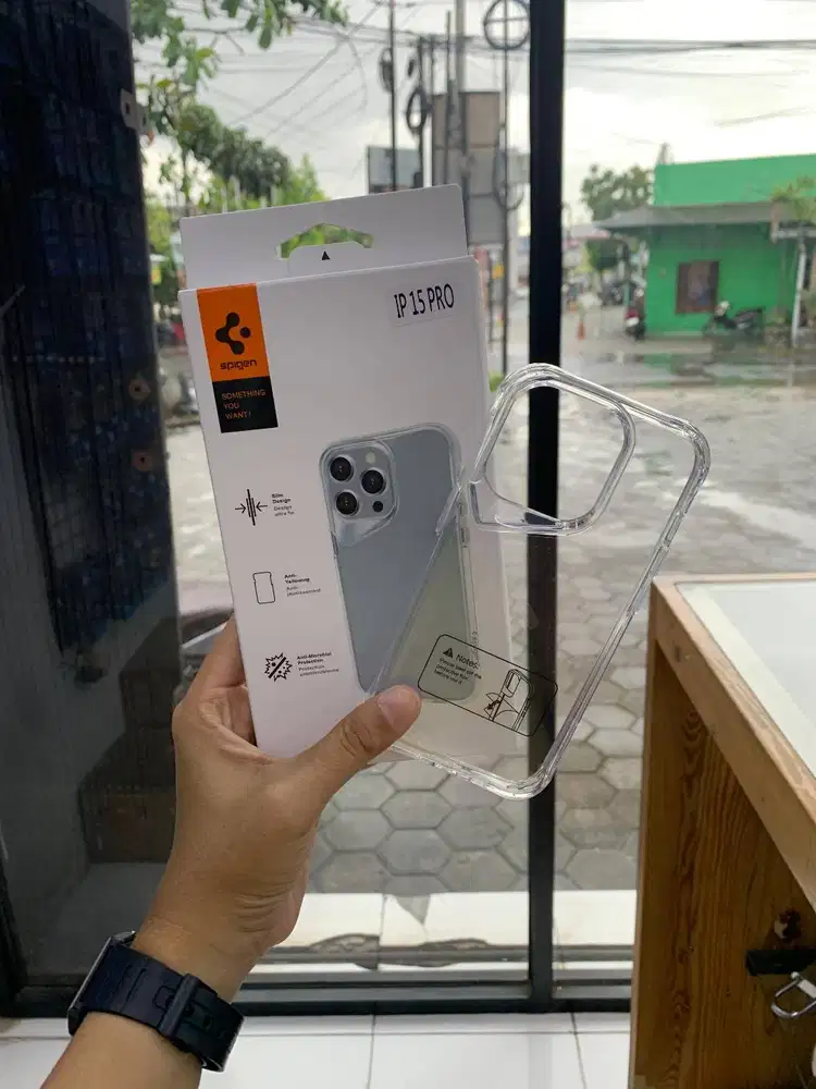 Spigen Crystal Palace Case iPhone 15 Pro