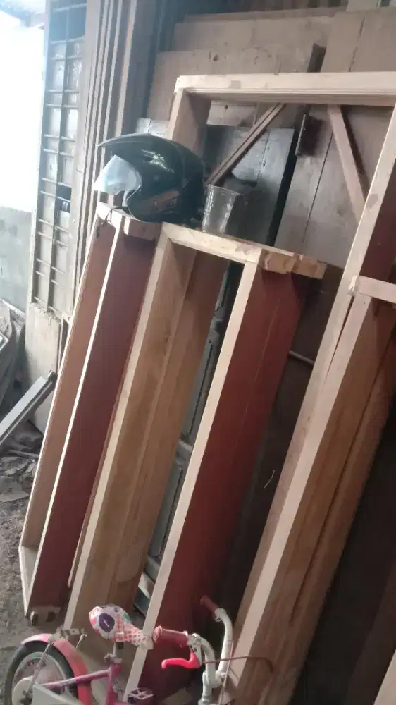 Kusen pintu nya ready dari kayu bekas Meranti oven berkualitas