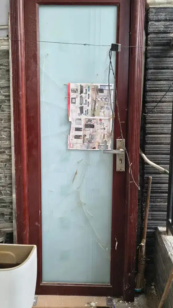 pintu, jendela dan kloset second (masih fungsi)