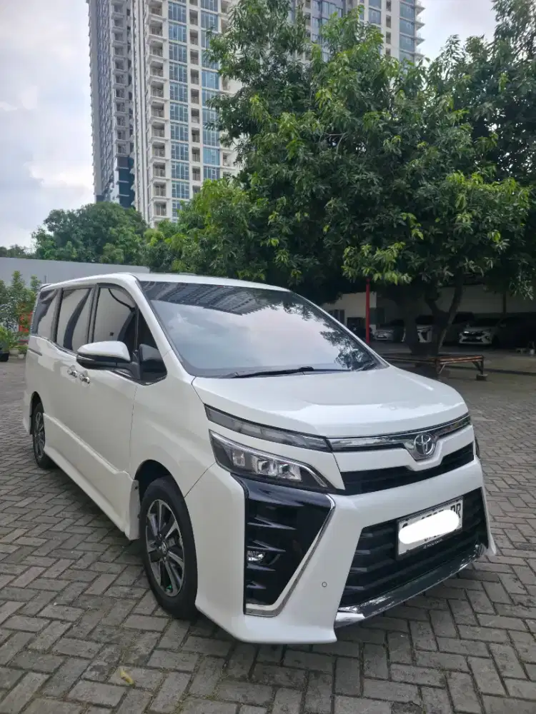 Dijual Toyota Voxy 2.0 AT 2018 (low km 62rb record)