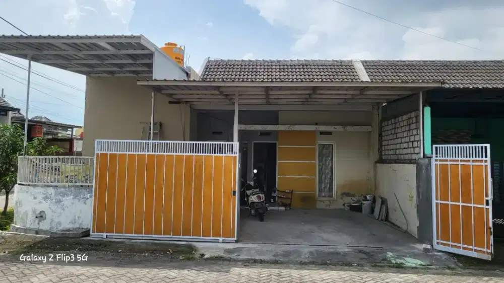 Dijual rumah pojokan