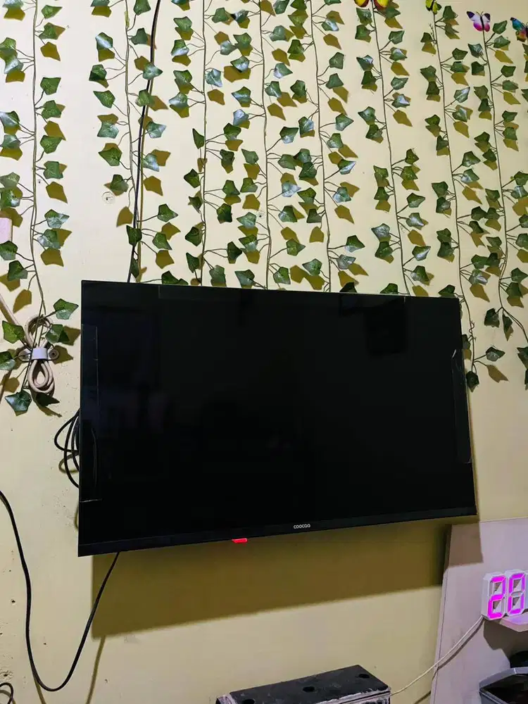 Jual butuh malem ini, kondisi Mulu, tv cocca 32 in