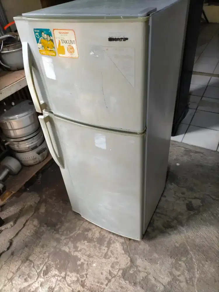 KULKAS 2 PINTU SHARP SJF190