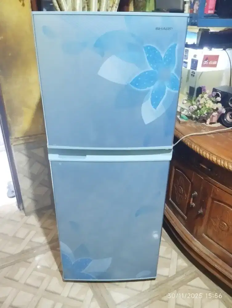 Kulkas merek sharp
