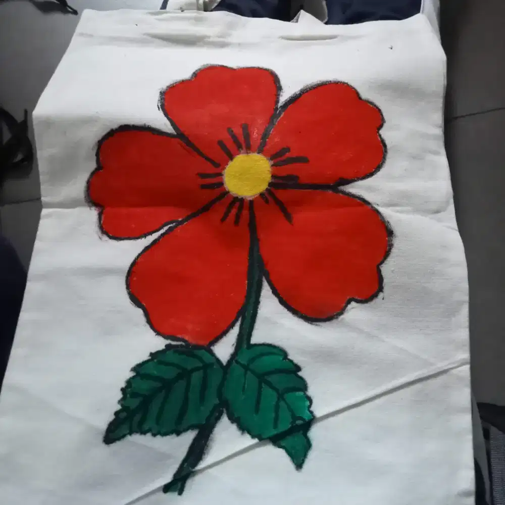 Totebag Kanvas dengan lukisan Bunga Merah Artistik