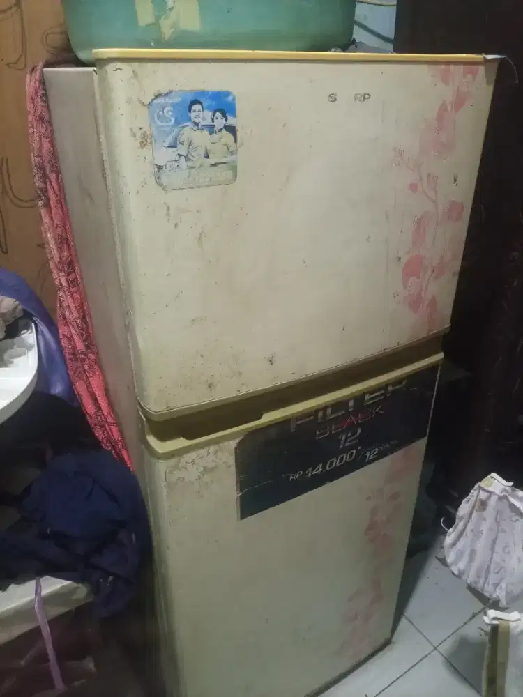 Kulkas sharp 2 pintu