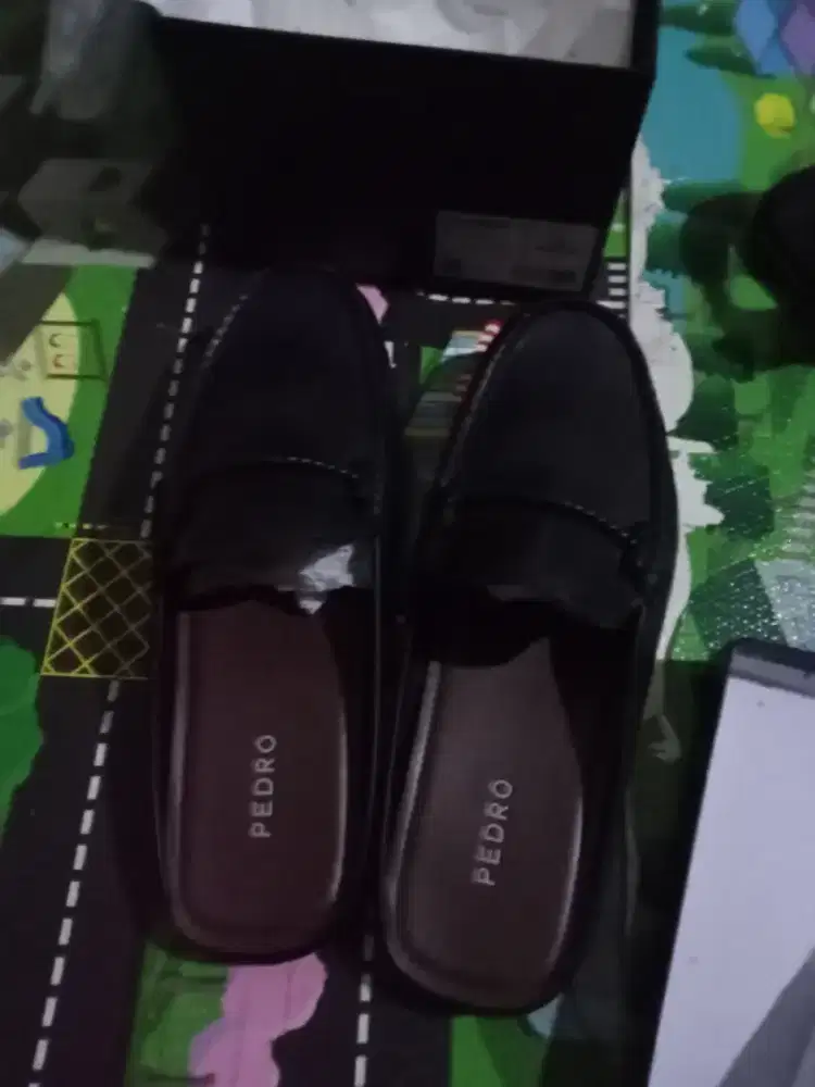 Sepatu sendal Pedro