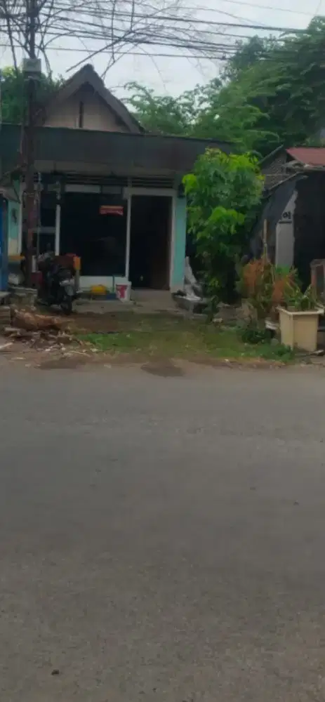 Dijual rumah strategis jalan tumapel Surabaya, cocok untuk usaha.