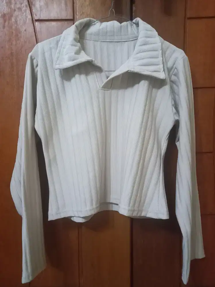 Ribbed Knit Polo Crop Top Lengan
Panjang