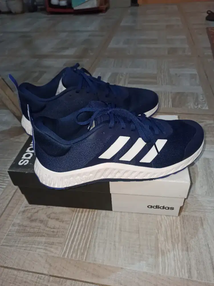 sepatu adidas everyset biru 43 ½