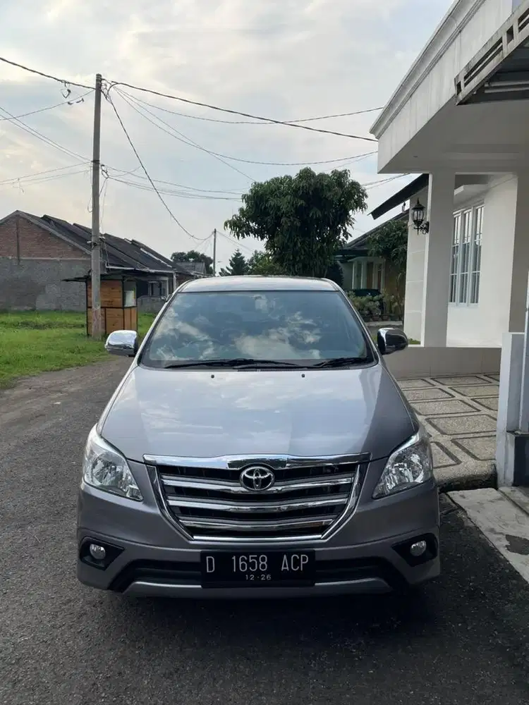 Di jual Inova 2014 bensin MT km antik
