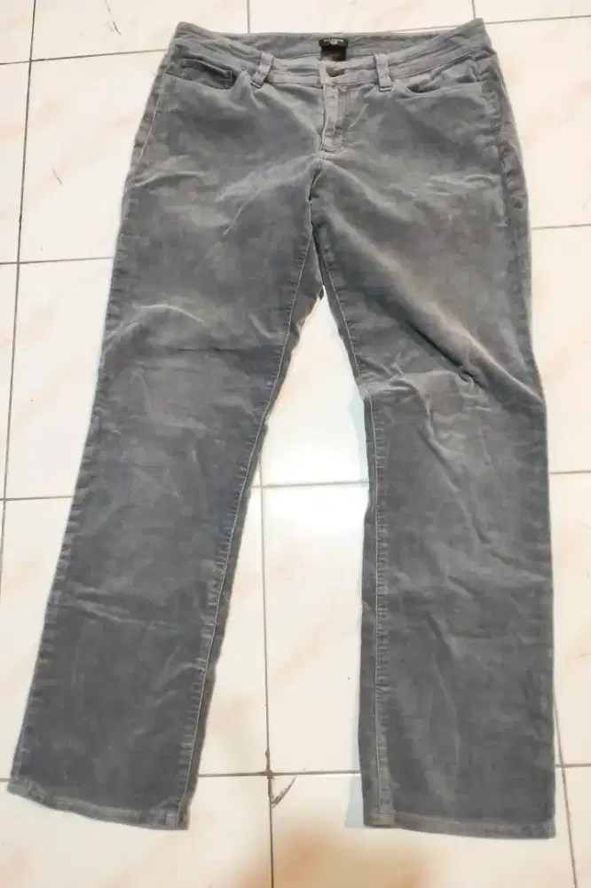 celana panjang wanita 
ANN TAYLOR
corduroy
abu abu
sze 8 petite
LP 90