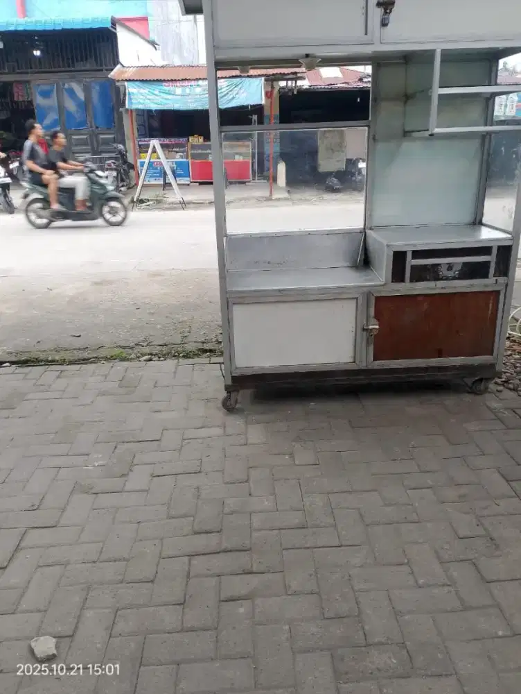 Dibutuhkan Karyawan Standoutlet Waffle