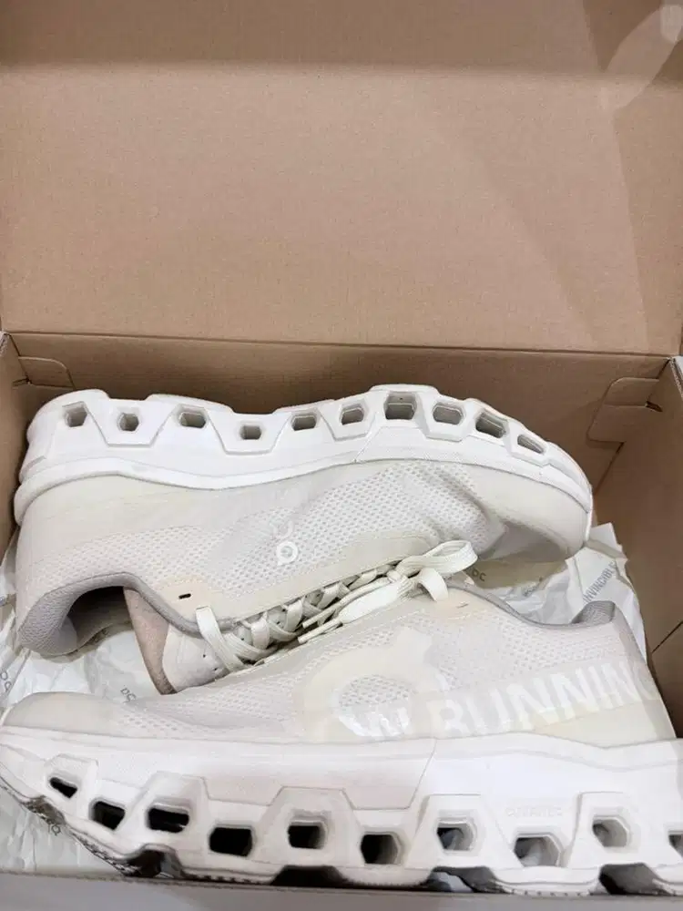 SEPATU ON CLOUD MONSTER SIZE 10