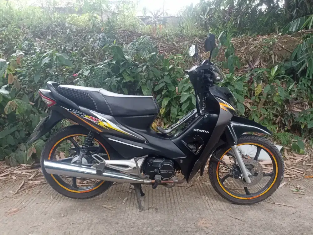Antik irit Honda Super Fit S pajak hidup