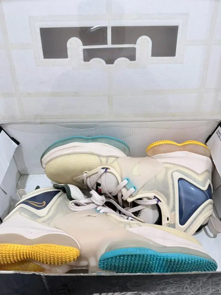 SEPATU NIKE LEBRON XIX SIZE 10