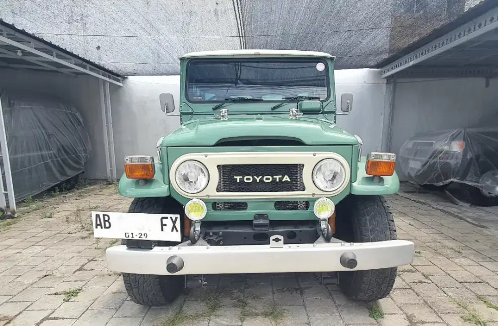 Land Cruiser Hardtop FJ40 tahun 1979