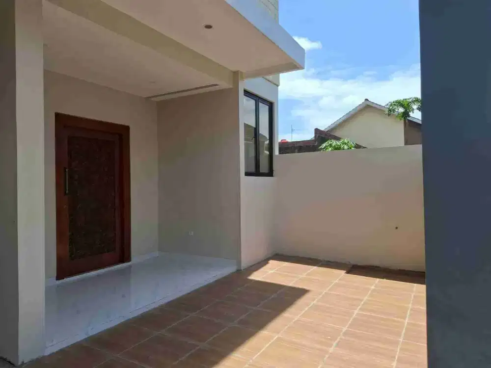 Rumah dua lantai dekat Solo Baru