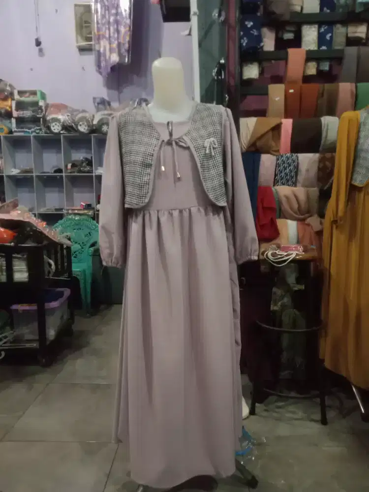 Gamis Wanita Ungu + Rompi Motif Kotak – Adem & Nyaman