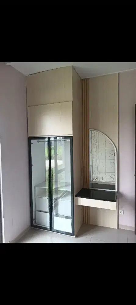 Lemari+ meja rias