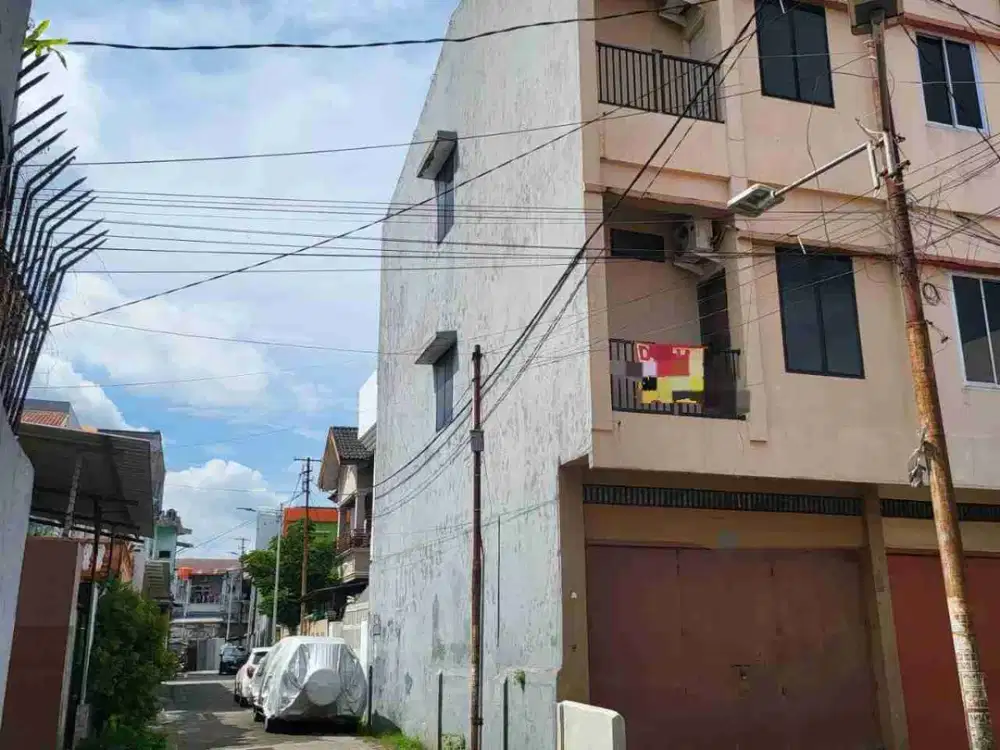 RUKO 3 LANTAI FURNISH DI KOTA