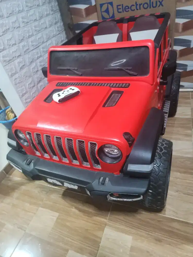 Mobil Jeep (Mainan)