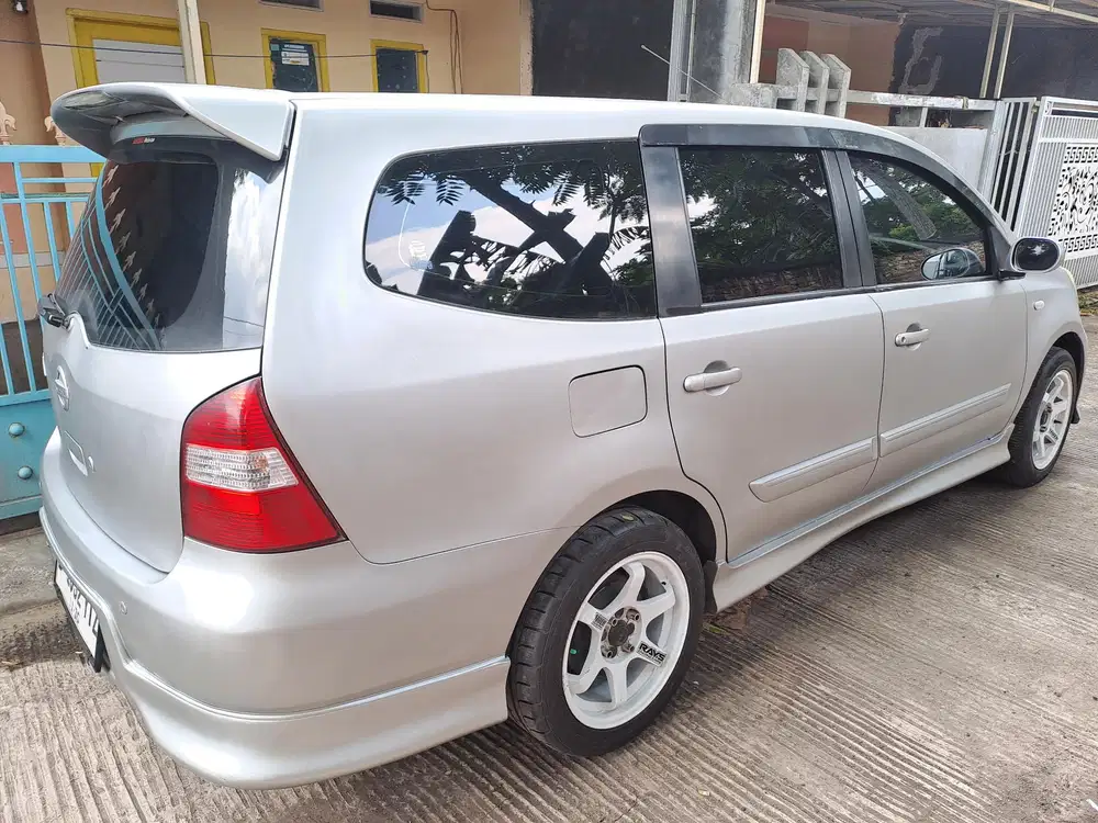 Nissan Grand livina 2010 Bensin