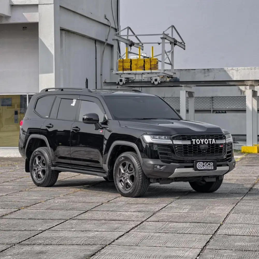 FULL ORI KM 10RB !! TOYOTA LAND CRUISER GR SPORT 300 2024 AT MDL 2025