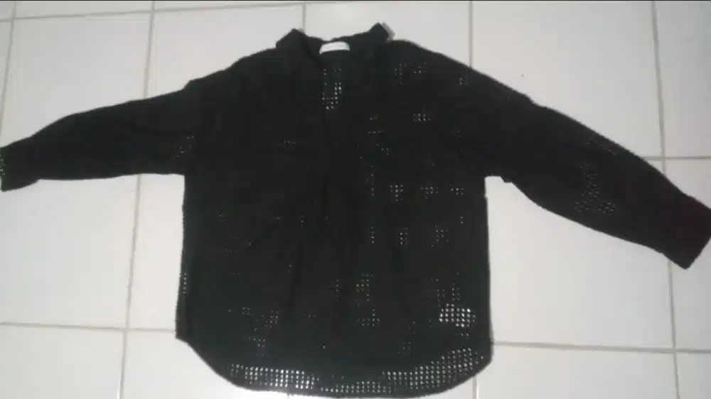 Kemeja model bolong-bolong