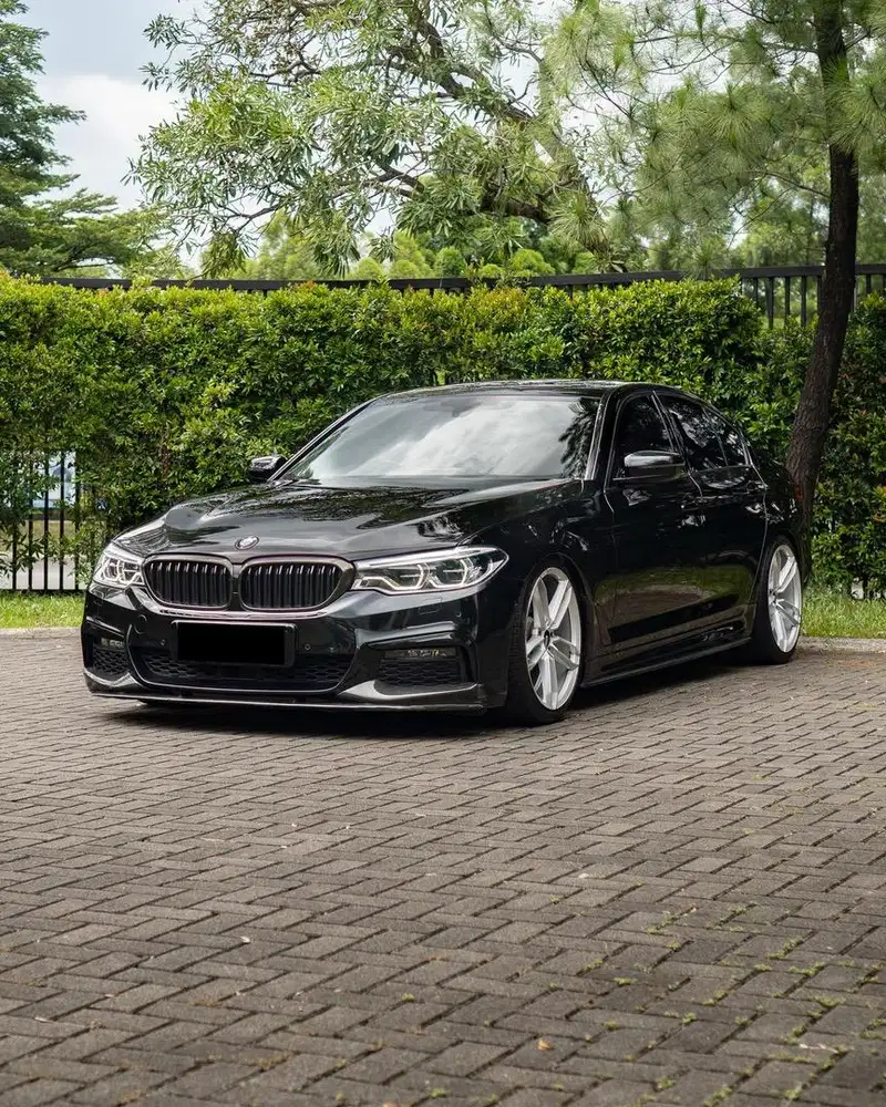 BMW 520i 2019 odo 6000 sunroof