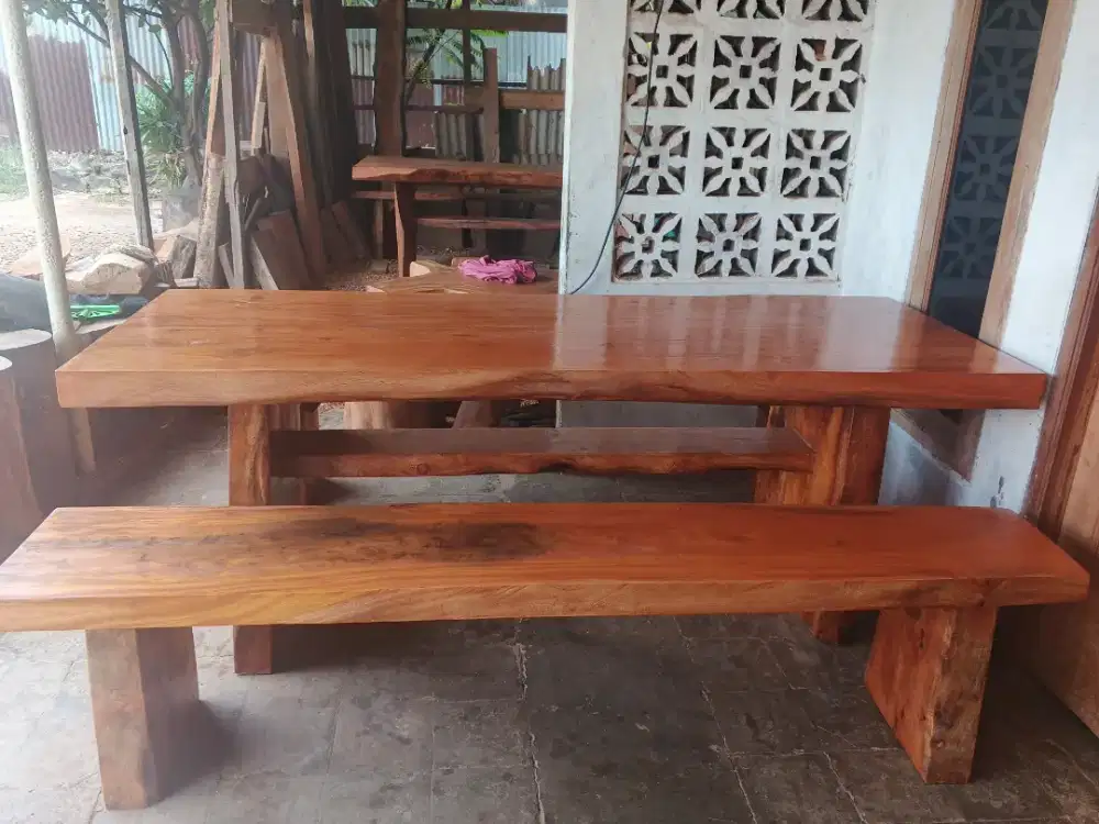 Meja makan antik teras