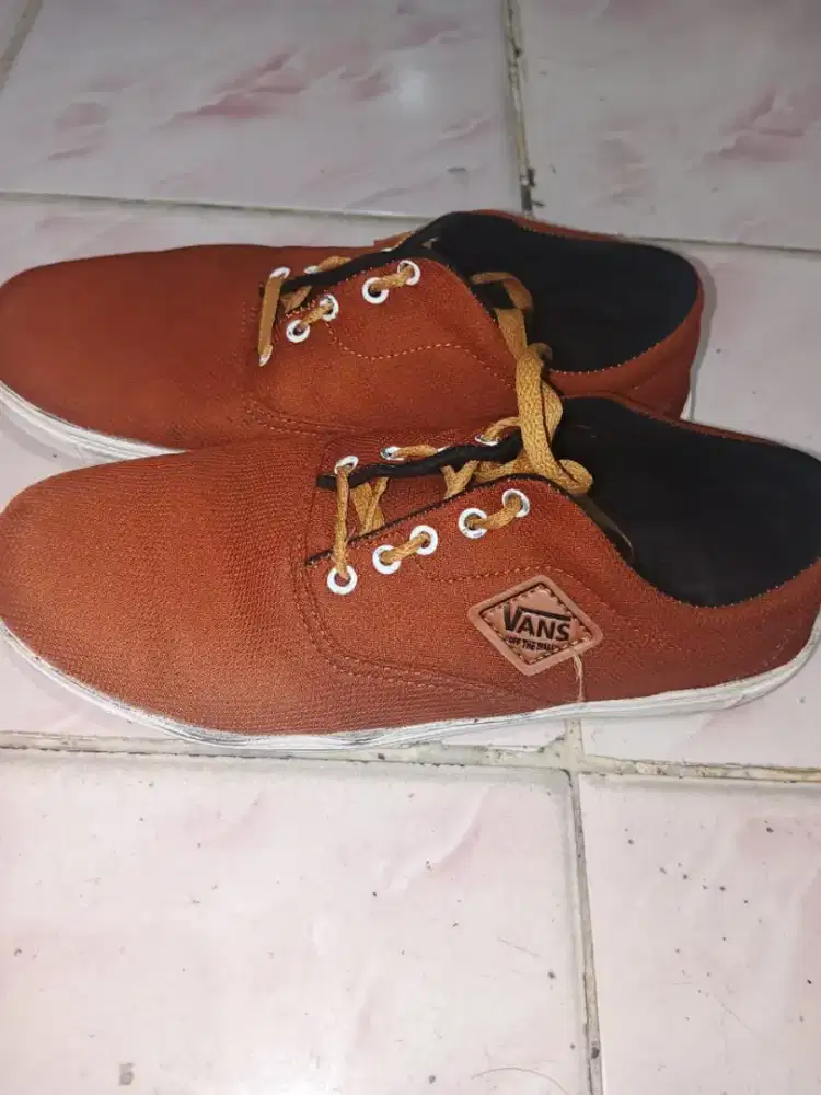 sepatu pria vans