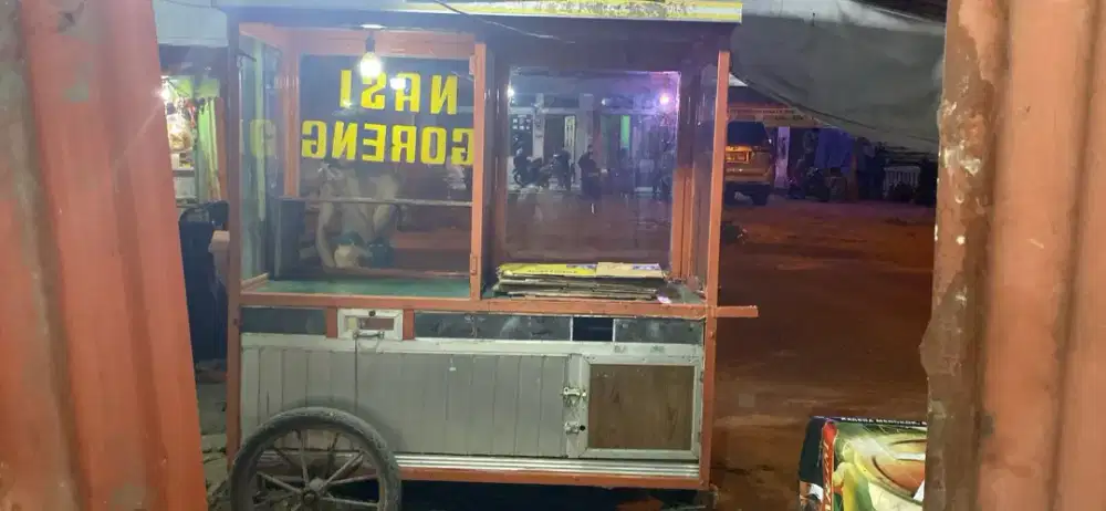 Gerobak nasi goreng rotibakar