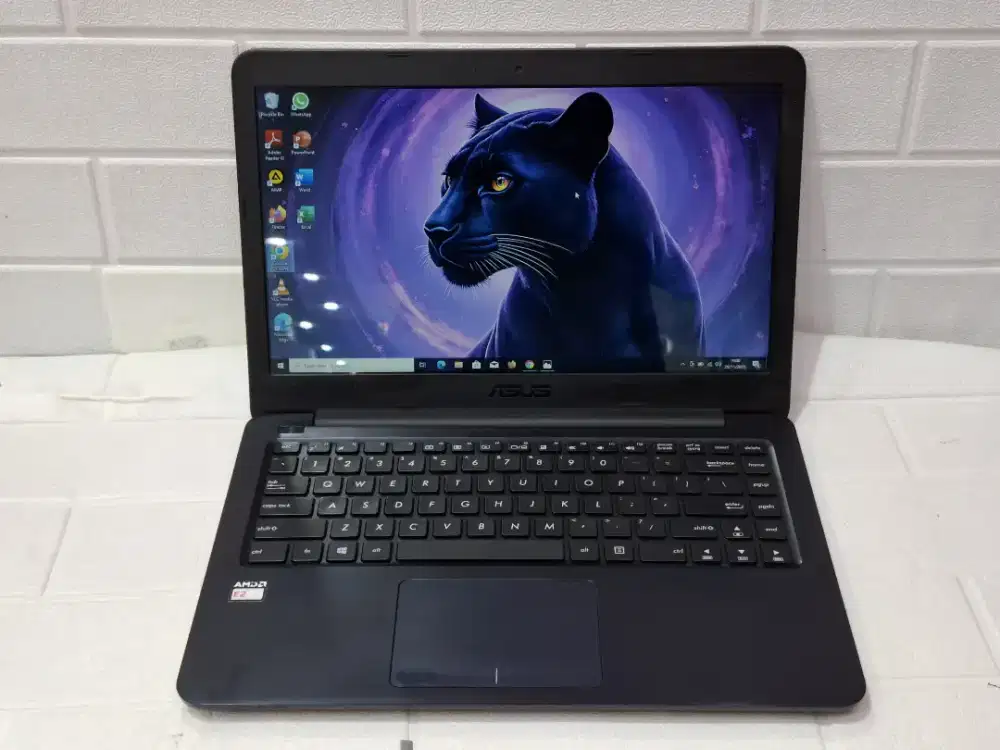 Laptop Asus Vivobook E14E402WA RAM 4GB/ HDD 500GB