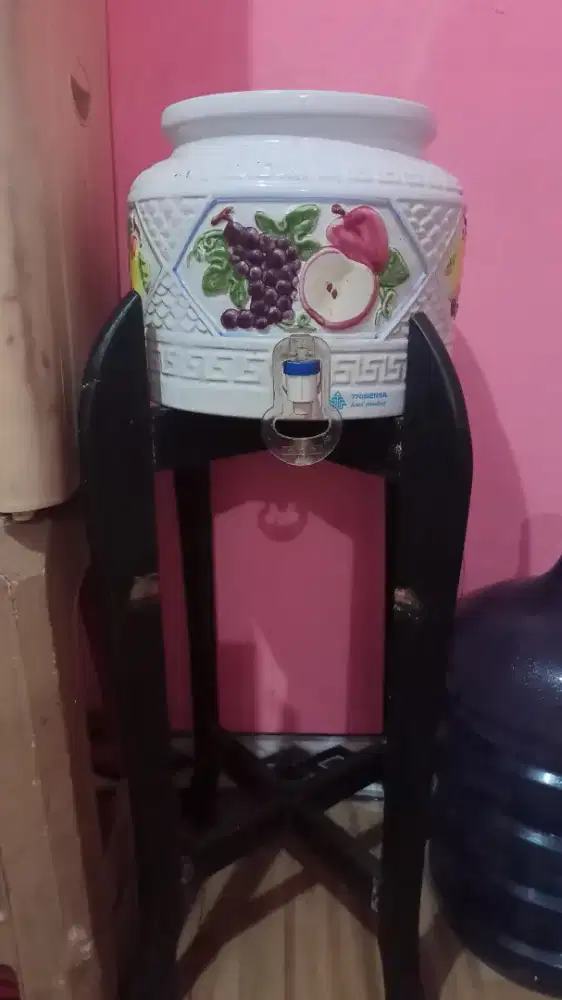 Guci dispenser kramik