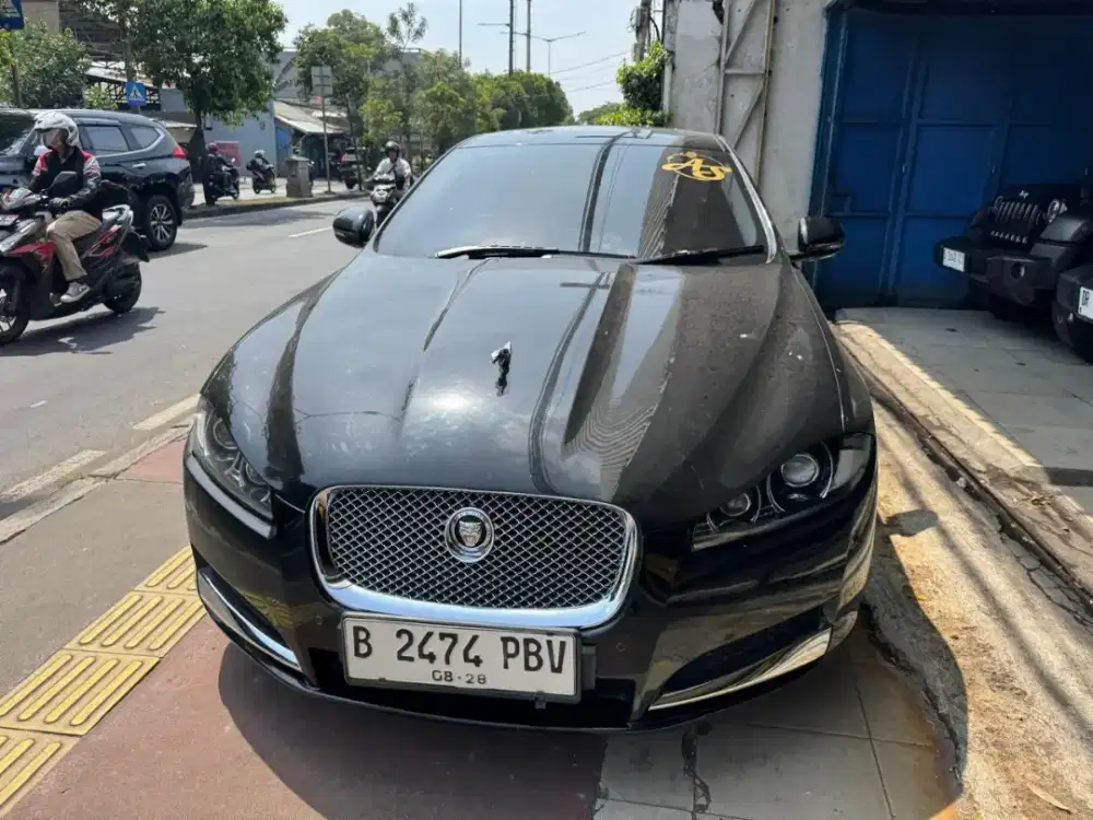 Jaguar XF th 2012 km 70rb Siap pakai