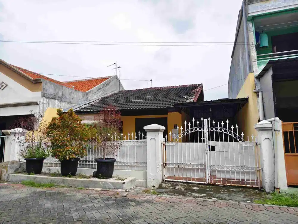 Rumah Terawat Siap Huni Luas 173 m2 di Semolowaru Elok Surabaya