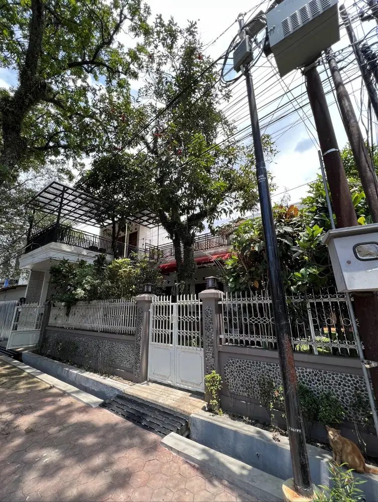 SHM Dijual Rumah Hook Buah Batu Kota Bandung ex Komersial Jalan Gajah